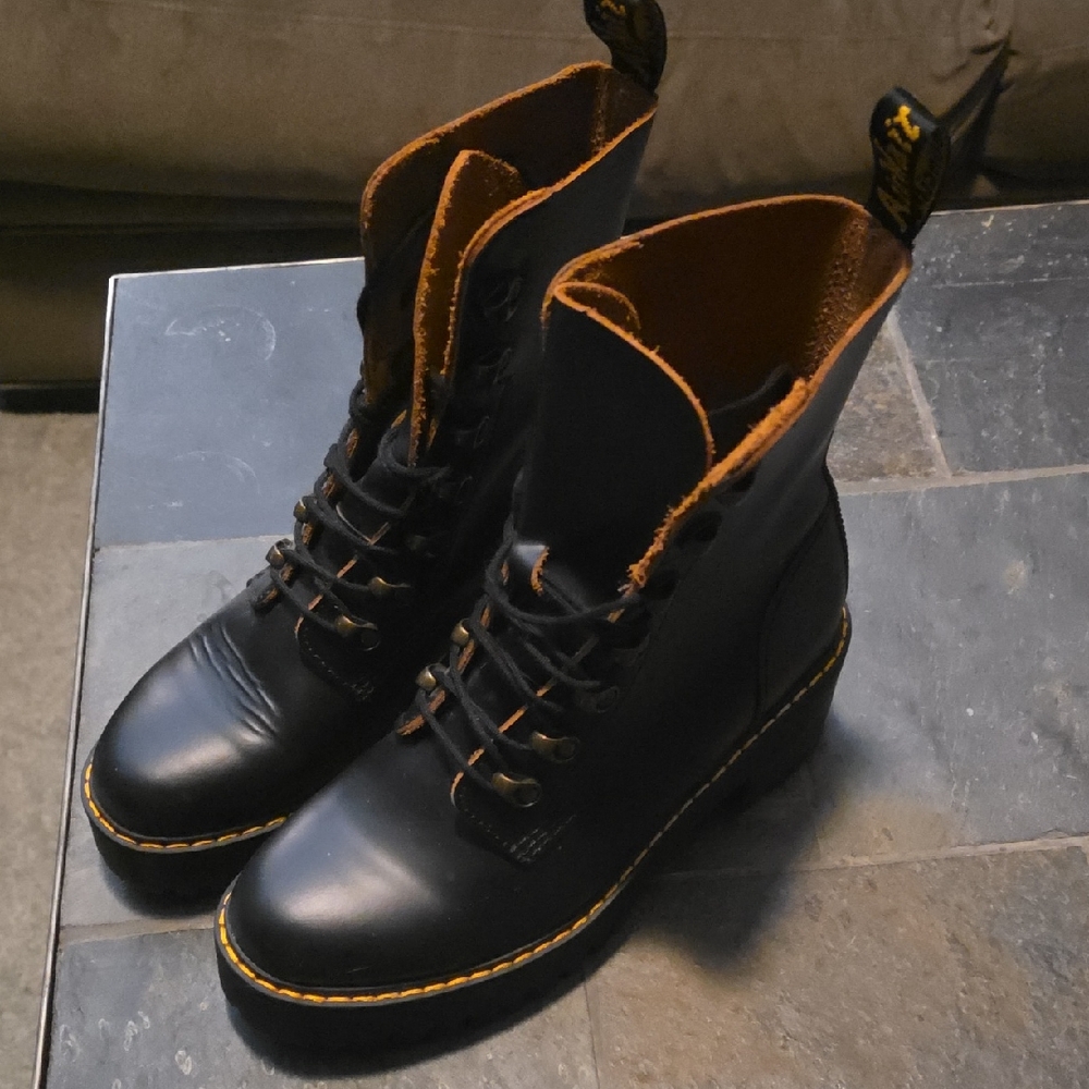 Doc Martens Leona Boots